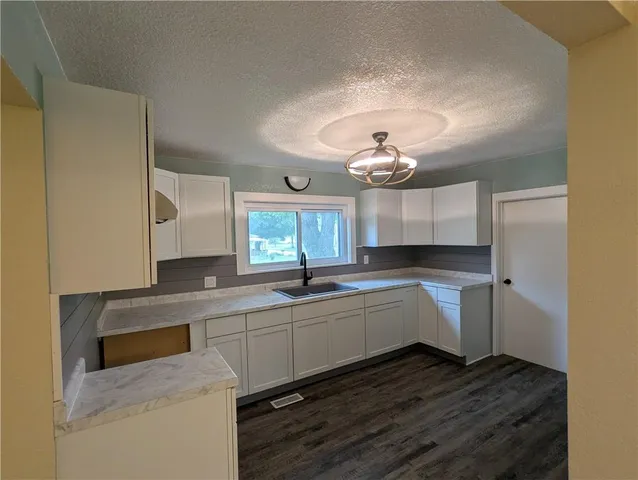 $179,000 | 414 Golden Gate Street, Robinson, KS 66532