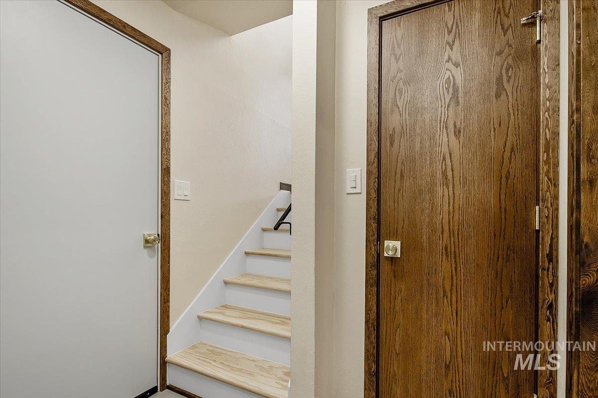 2518 Lancaster Drive Boise, ID 83702 - Photo 30 of 41 View of stairway