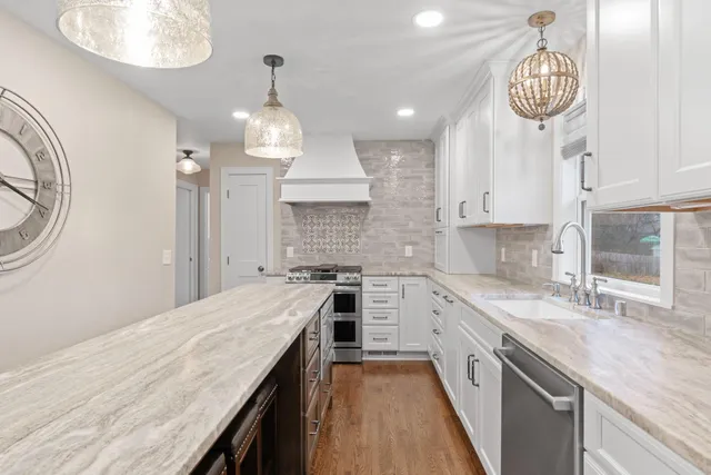 $699,995 | 1108 Quebec Avenue North, Golden Valley, MN 55427