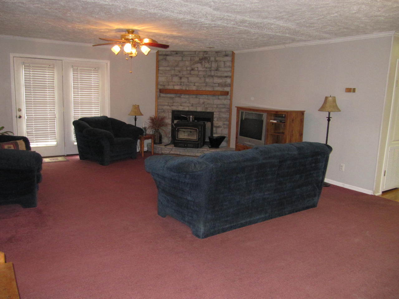 586 Bethlehem Church Road Northeast Floyd, VA 24091 - Photo 14 of 22 living room