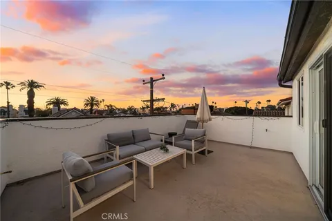 $2,795,000 | 511 9th Street, Huntington Beach, CA 92648
