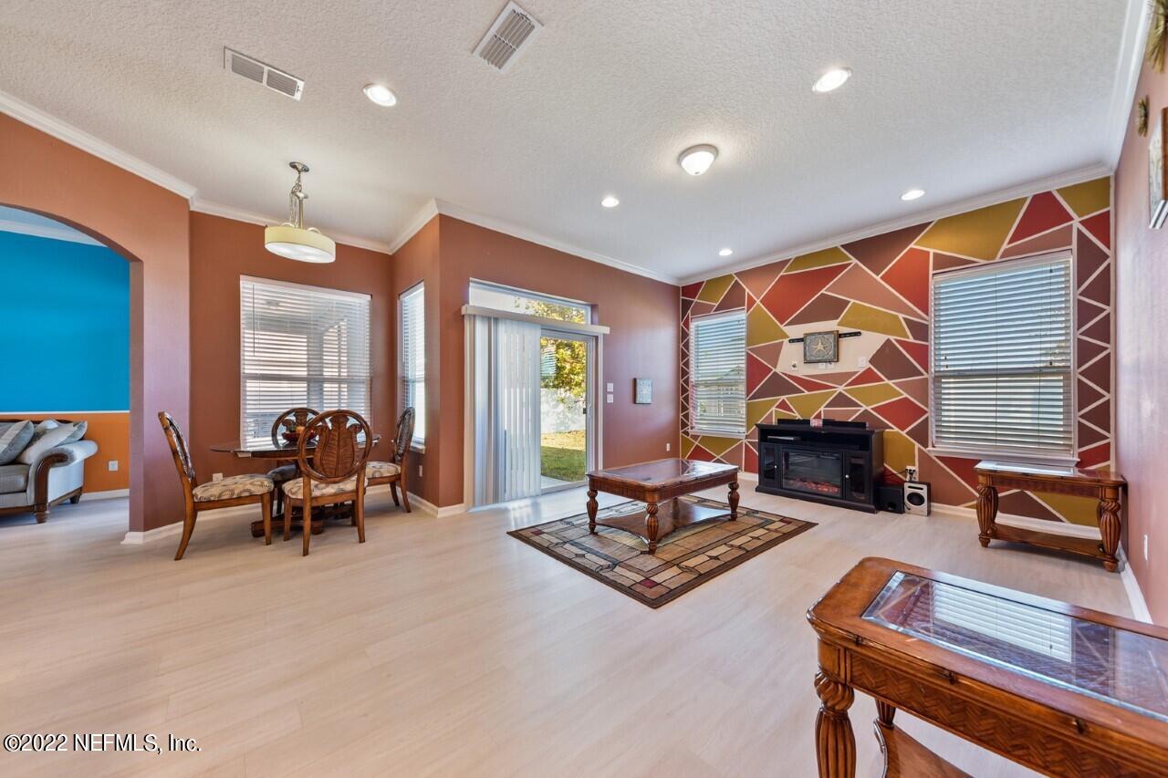 15987 Tisons Bluff Road Jacksonville, FL 32218 - Photo 7 of 32 15987 Tisons Bluff 18 Family room