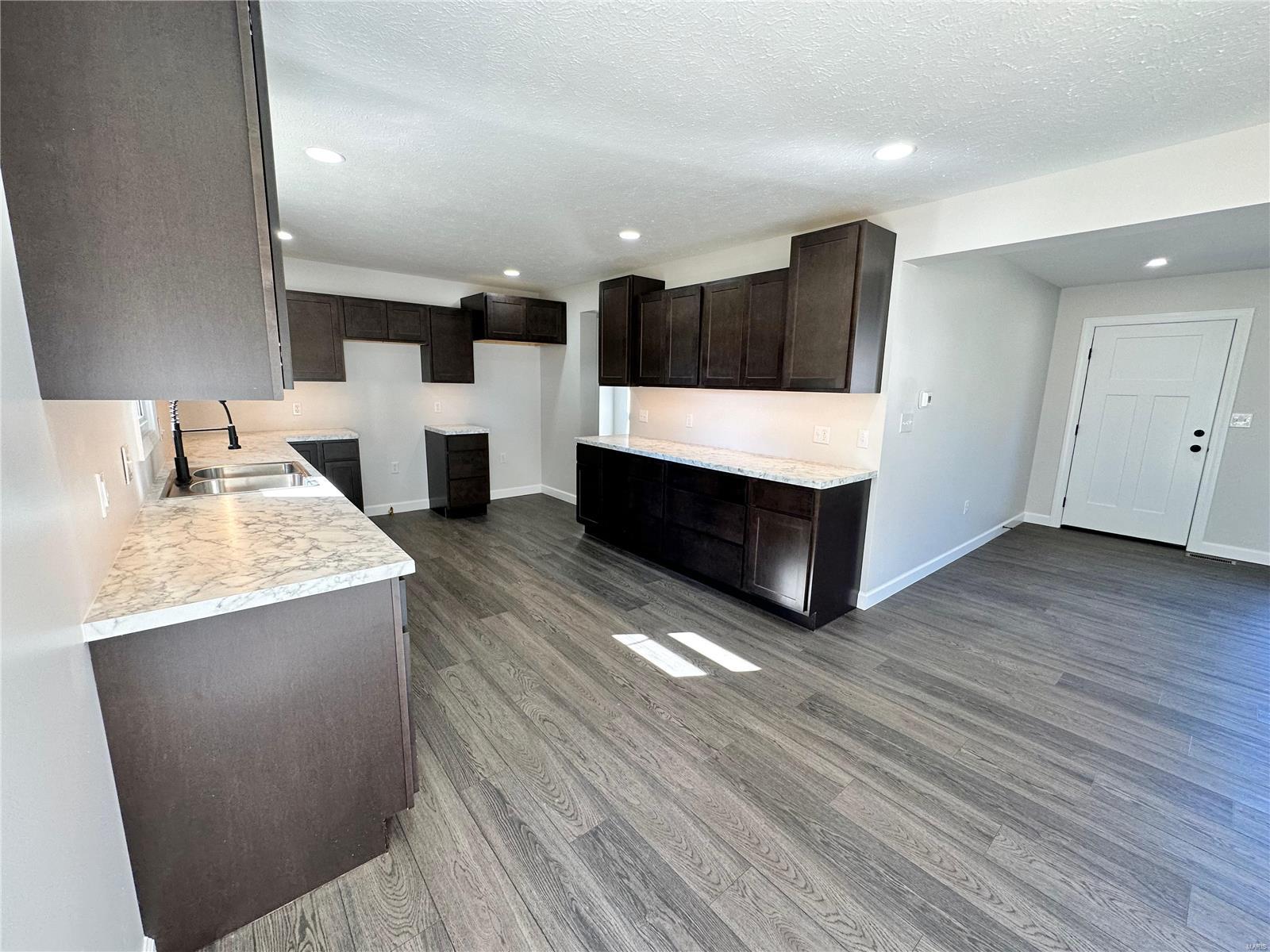 820 Kimball Road Hillsboro, IL 62049 - Photo 12 of 33 Gallery Image 12