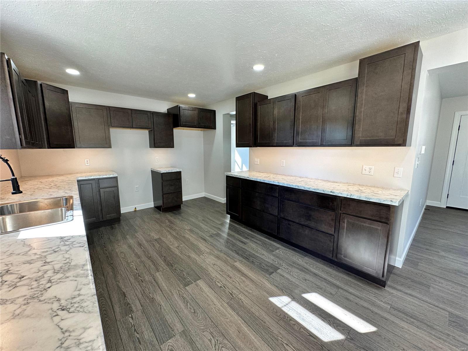 820 Kimball Road Hillsboro, IL 62049 - Photo 13 of 33 Gallery Image 13