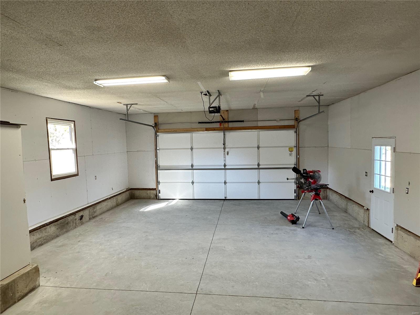 820 Kimball Road Hillsboro, IL 62049 - Photo 29 of 33 Gallery Image 29