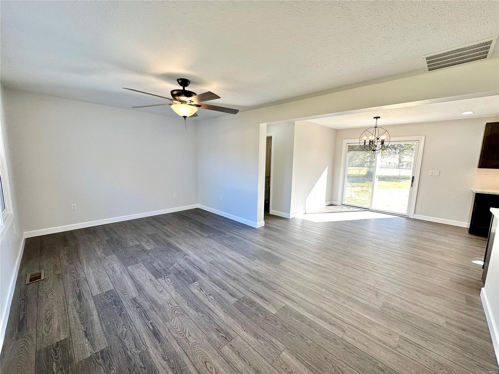 820 Kimball Road Hillsboro, IL 62049 - Photo 7 of 33 Gallery Image 7