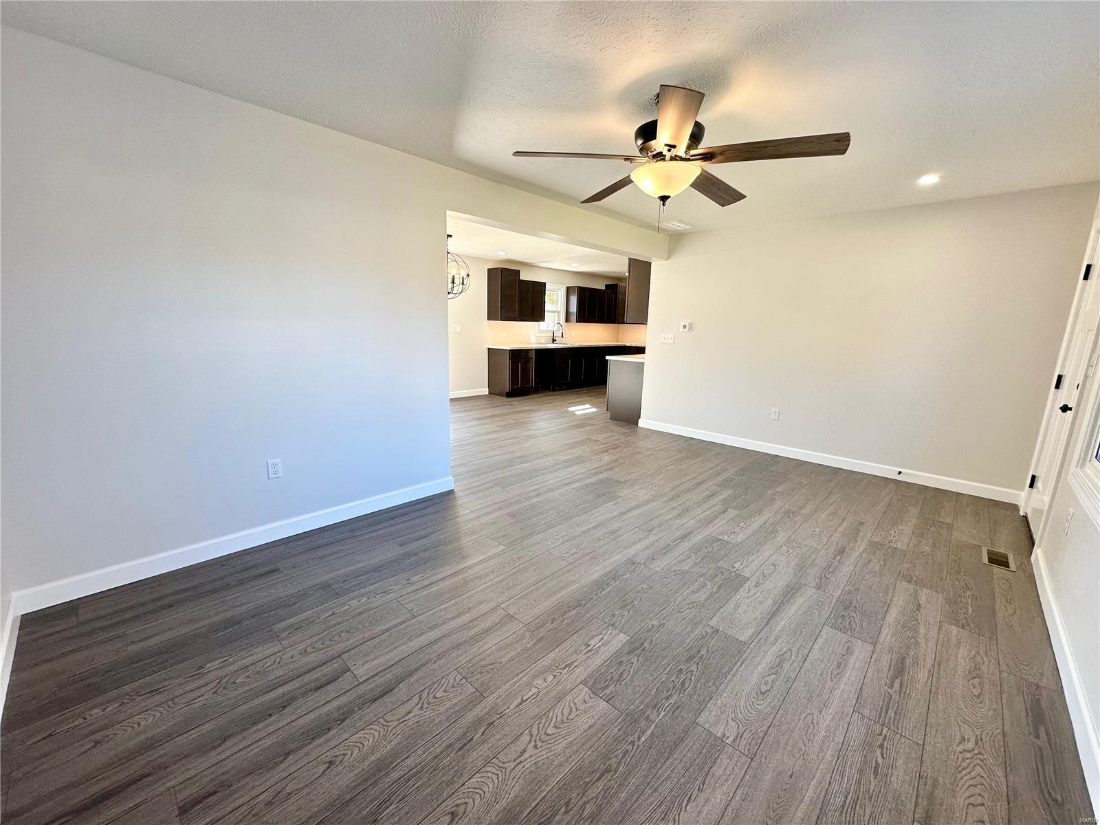 820 Kimball Road Hillsboro, IL 62049 - Photo 8 of 33 Gallery Image 8