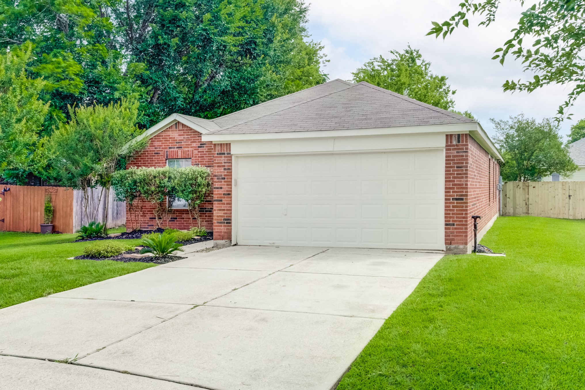 13000 Lazy Lane Willis, TX 77318 - Photo 3 of 26