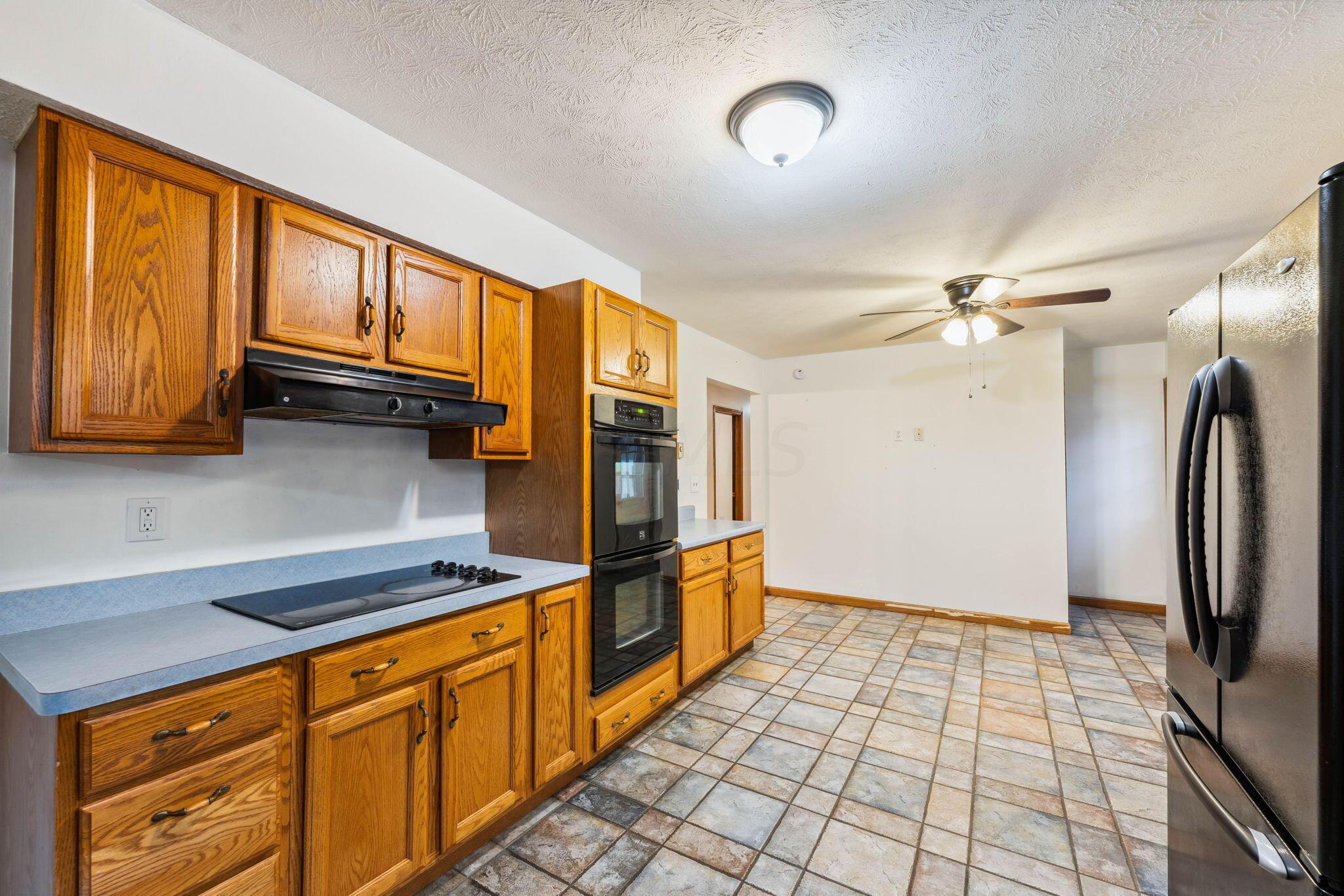 175 Helen Road Southwest Pataskala, OH 43062 - Photo 11 of 44 Kitchen