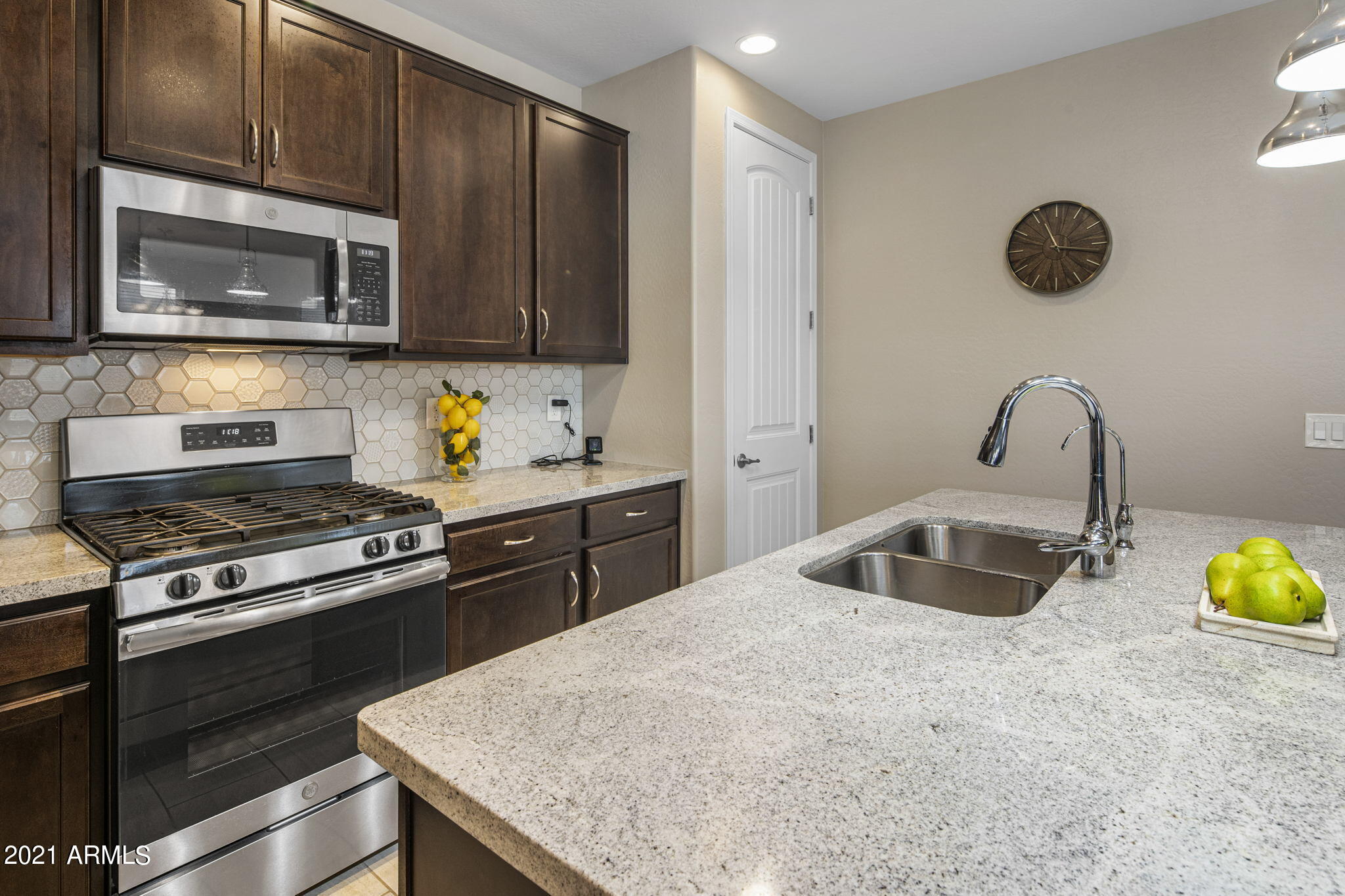 20940 West Almeria Road Buckeye, AZ 85396 - Photo 6 of 46 19-web-or-mls-HUB08238.1