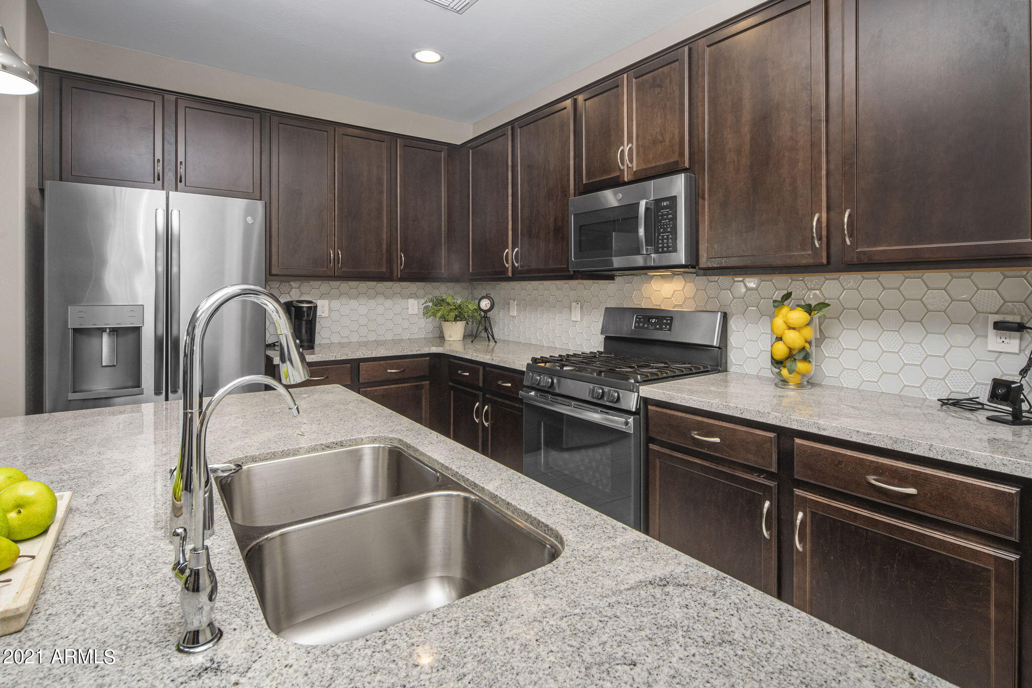 20940 West Almeria Road Buckeye, AZ 85396 - Photo 7 of 46 21-web-or-mls-HUB08246.1