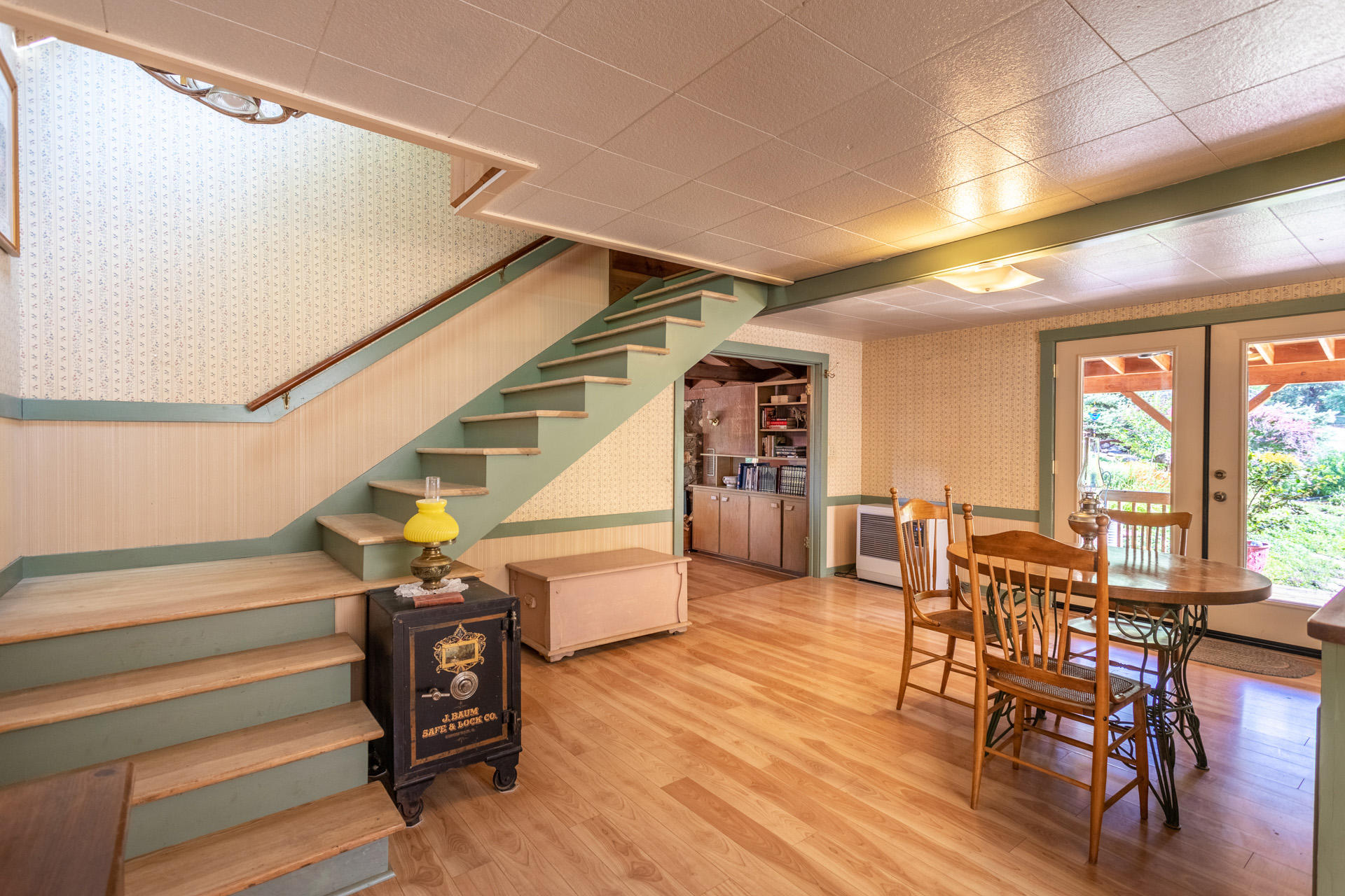 30522 Oak Run To Fern Road Whitmore, CA 96096 - Photo 11 of 70 22 dining and stairs