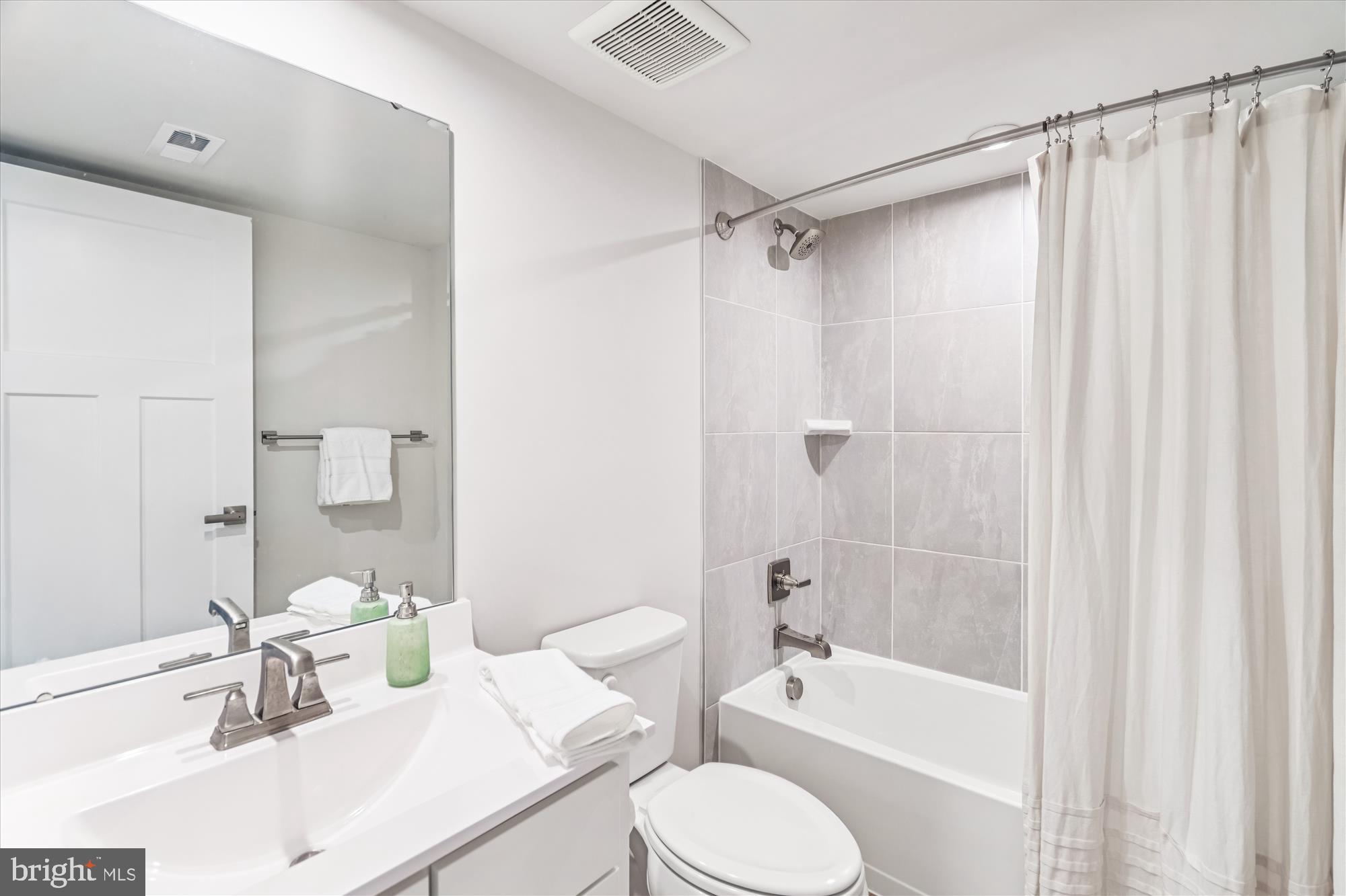 7700 Cultivator Road Laurel, MD 20723 - Photo 20 of 44 Entry Level Full Bath #3 w/ Tub Shower