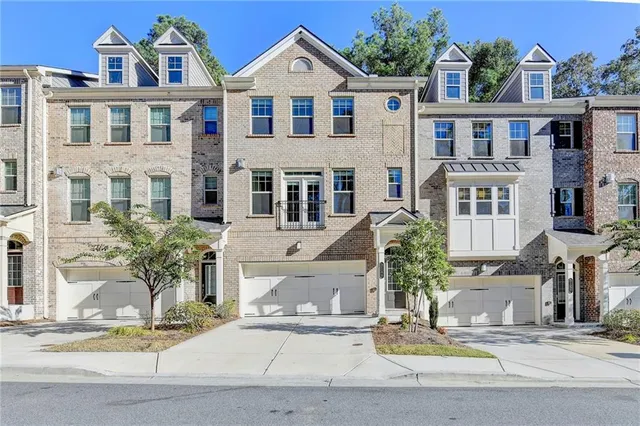 a view of white house with a outdoor space