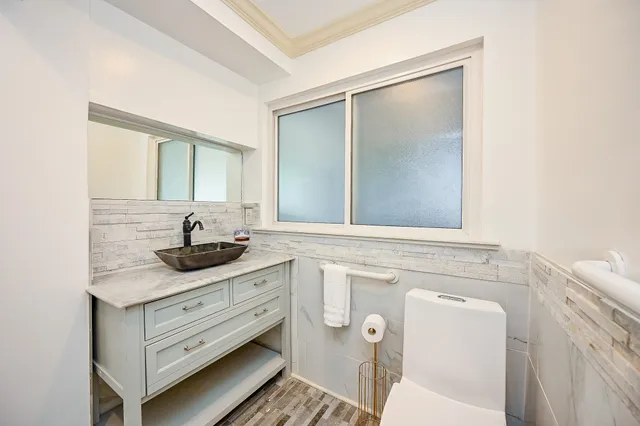 $300,000 | 10346 Carlow Lane, La Porte, TX 77571