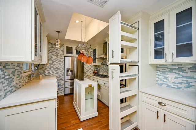 $300,000 | 10346 Carlow Lane, La Porte, TX 77571