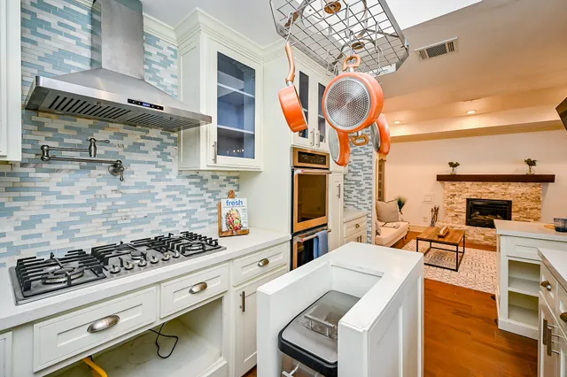 $300,000 | 10346 Carlow Lane, La Porte, TX 77571