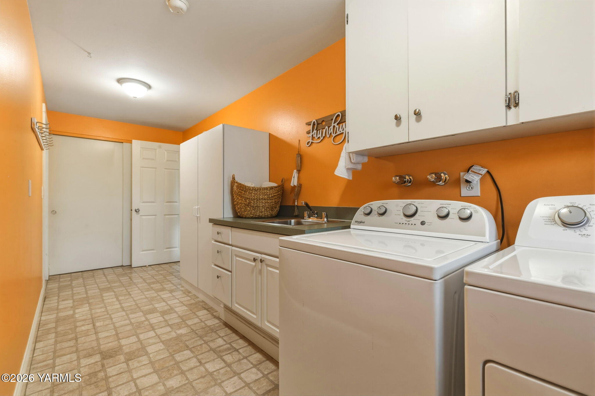 3606 Clinton Way Yakima, WA 98902 - Photo 24 of 30 Laundry/Mud Room