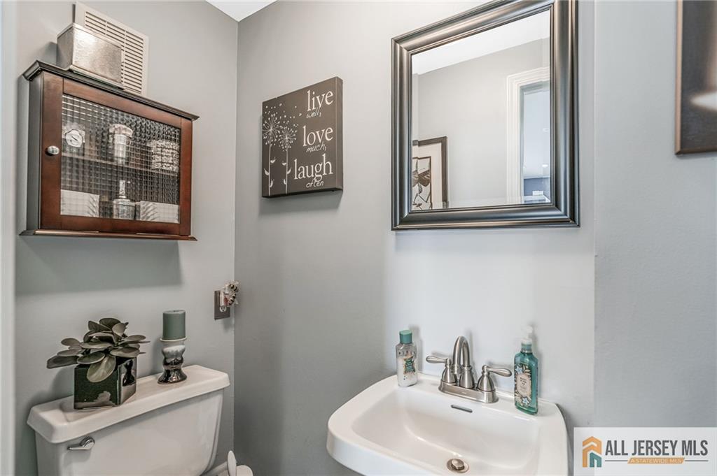 7 Center Place Middlesex, NJ 08846 - Photo 14 of 40