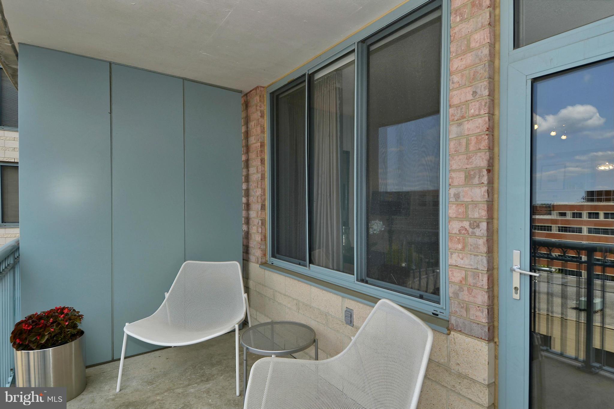851 North Glebe Road, Unit 915 Arlington, VA 22203 - Photo 11 of 30 a bathroom with a toilet and a shower