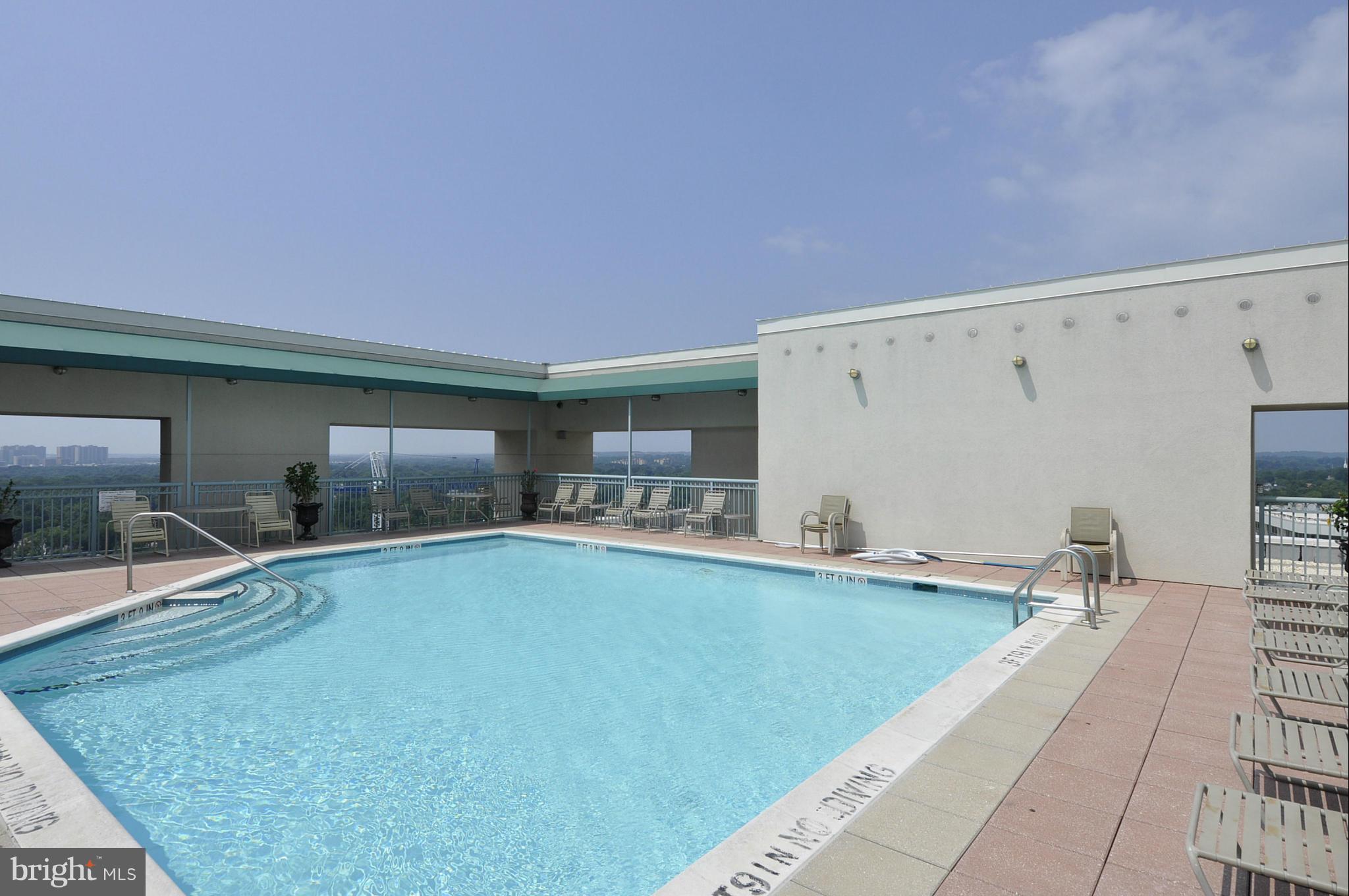 851 North Glebe Road, Unit 915 Arlington, VA 22203 - Photo 22 of 30 a very nice looking room with a large window