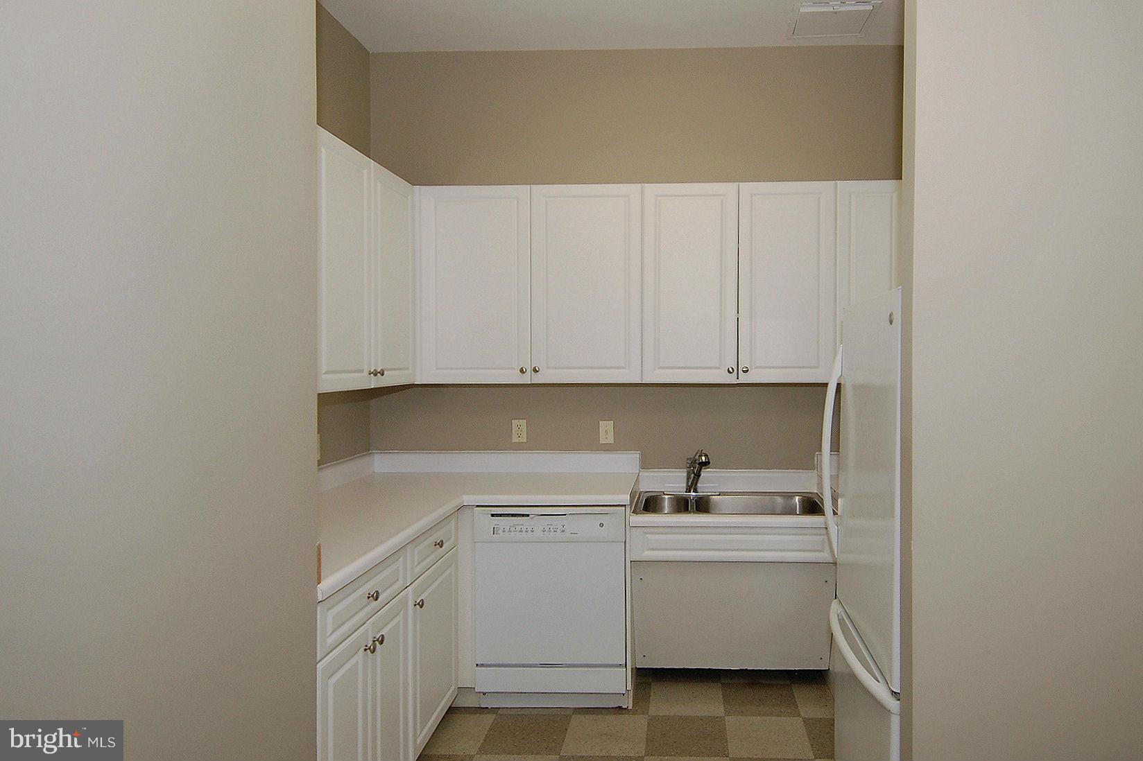 851 North Glebe Road, Unit 915 Arlington, VA 22203 - Photo 27 of 30 a view of cabinets and window