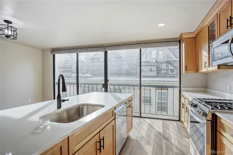 $660,000 | 935 Pennsylvania Street, Unit 8, Denver, CO 80203