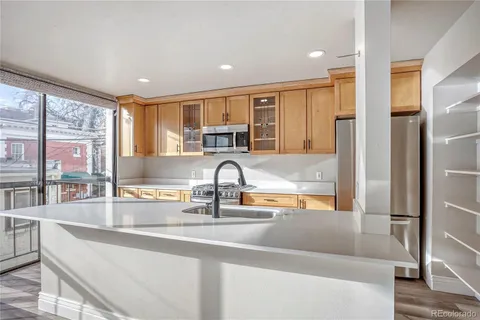 $660,000 | 935 Pennsylvania Street, Unit 8, Denver, CO 80203