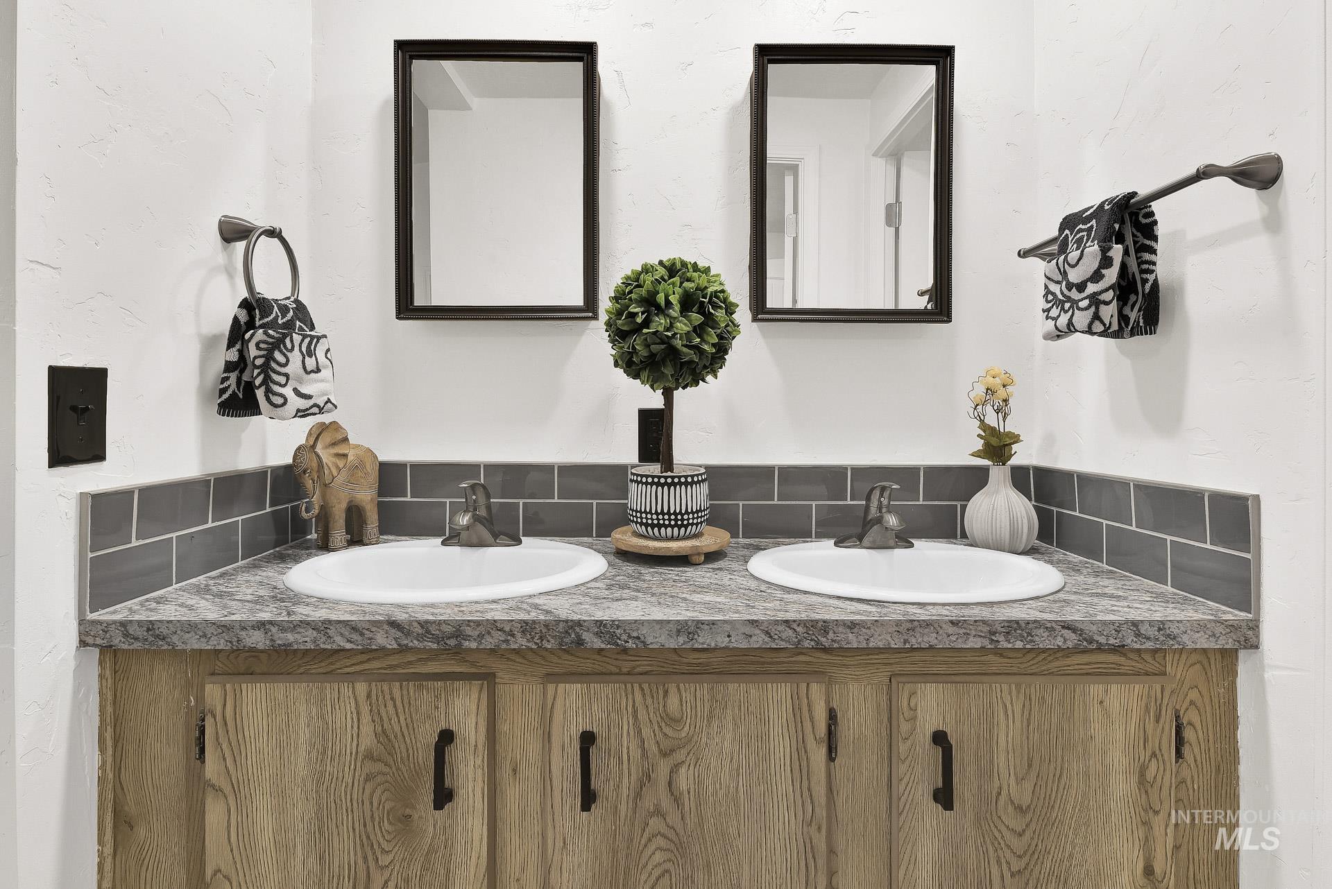 3249 Cherry Lane, Unit 23 Boise, ID 83705 - Photo 10 of 11 Full bathroom with double vanity