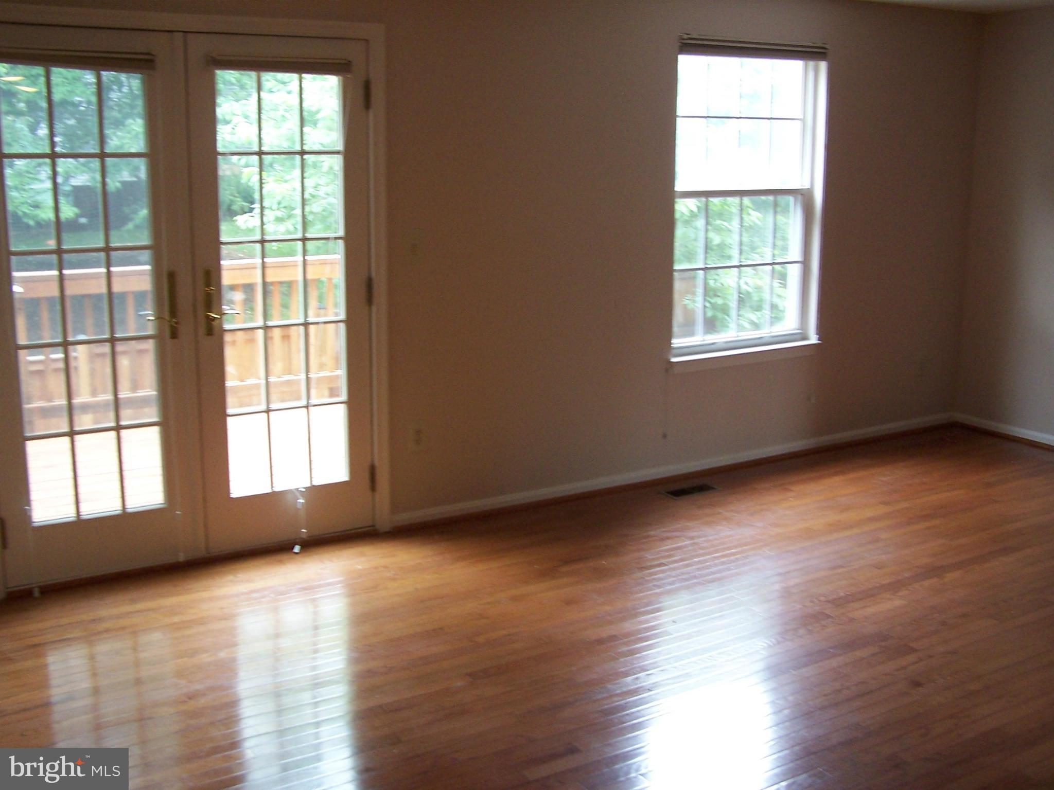 1679 Bayfield Way Reston, VA 20194 - Photo 11 of 30 Living Room
