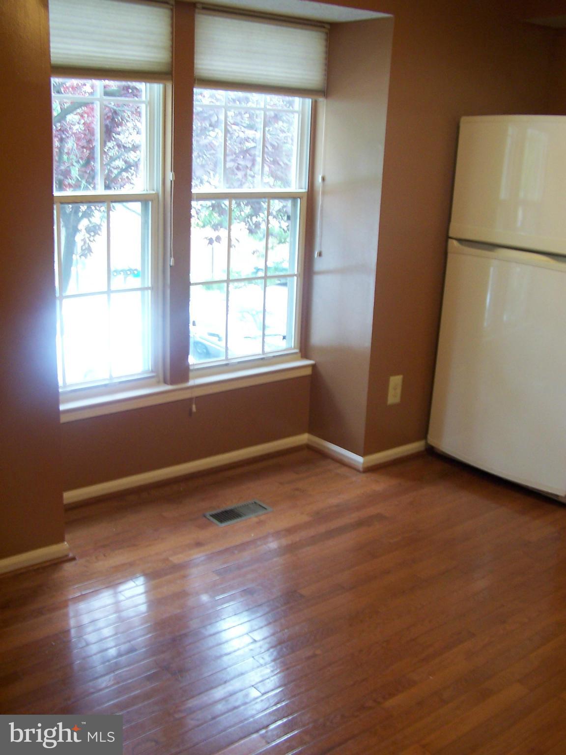 1679 Bayfield Way Reston, VA 20194 - Photo 7 of 30 Kitchen
