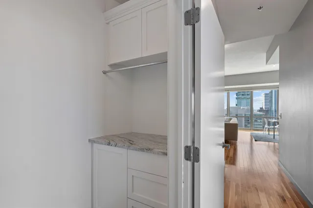 $5,995 | 929 Portland Avenue, Unit 2501, Minneapolis, MN 55404