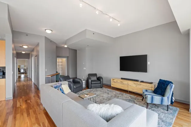 $5,995 | 929 Portland Avenue, Unit 2501, Minneapolis, MN 55404
