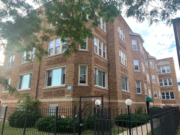$1,950 | 2638 West Summerdale Avenue, Unit 2S, Chicago, IL 60625