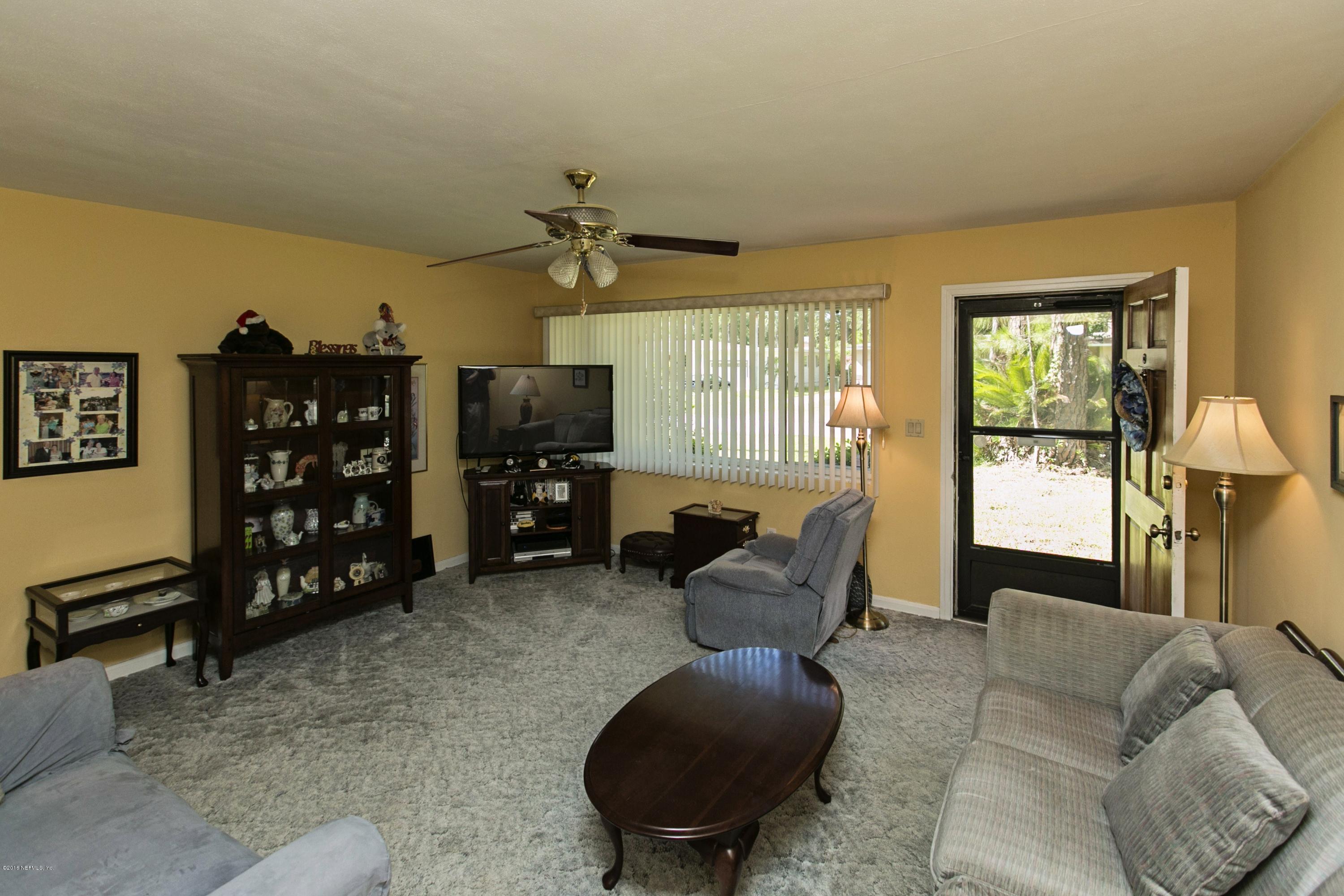 7103 Diamond Head Road Jacksonville, FL 32216 - Photo 3 of 23 Living Room