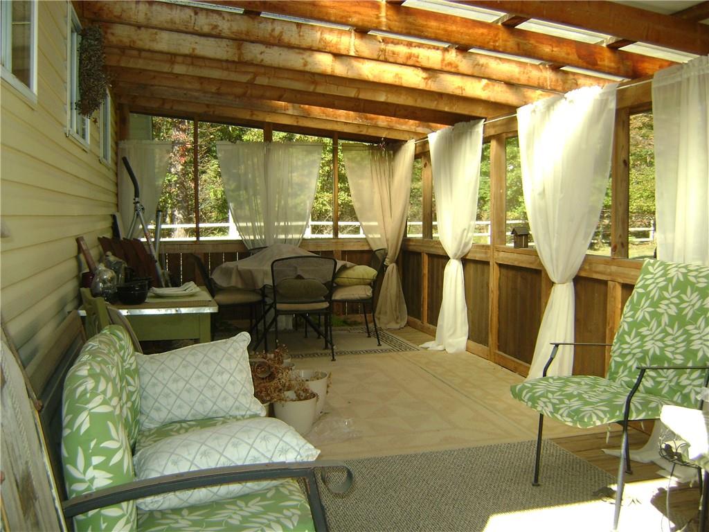 2092 McArthur Road Jamestown, PA 16134 - Photo 34 of 48 a living room with furniture