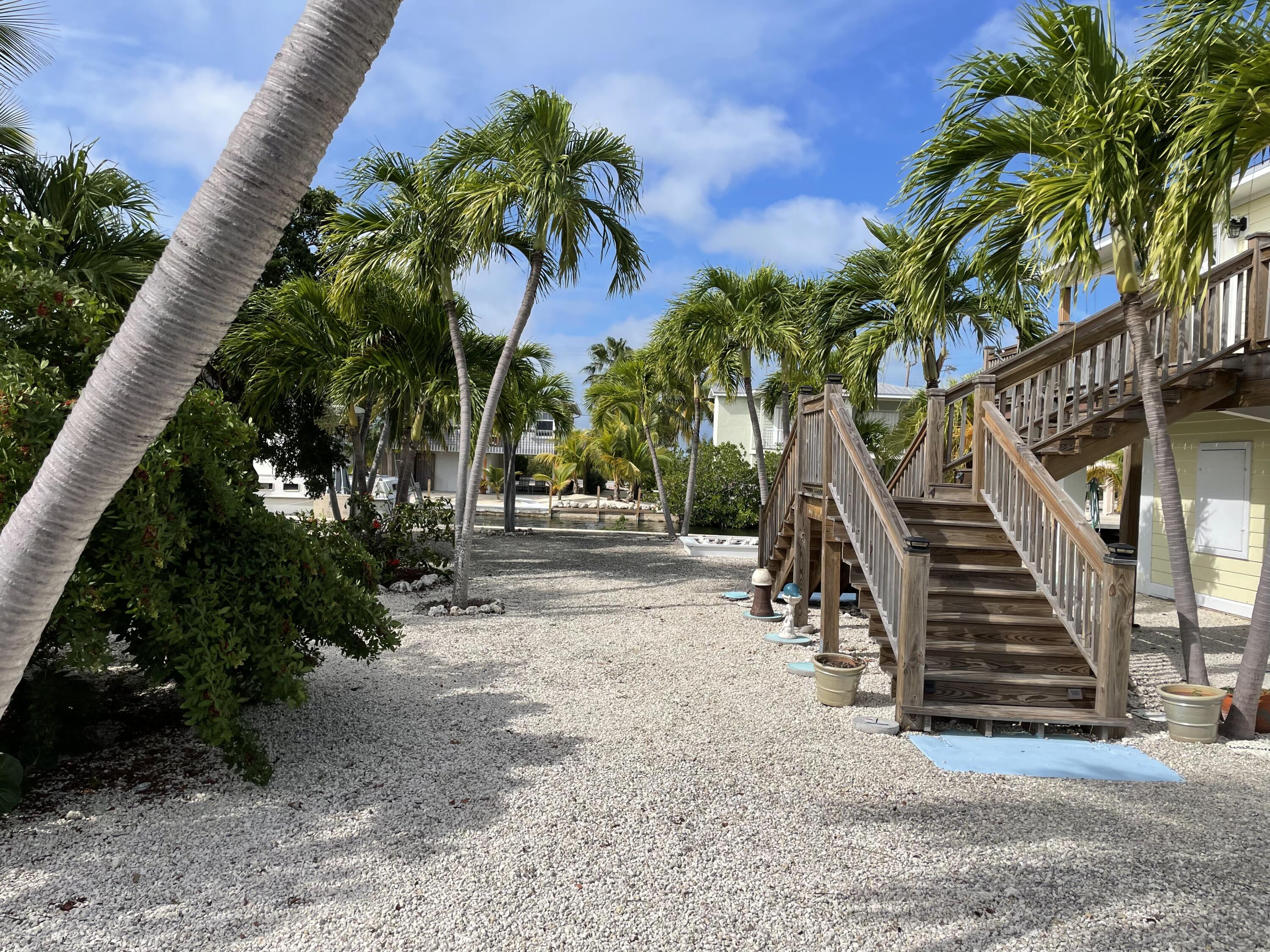 274 Blackbeard Road Summerland Key, FL 33042 - Photo 15 of 45 Entry Step