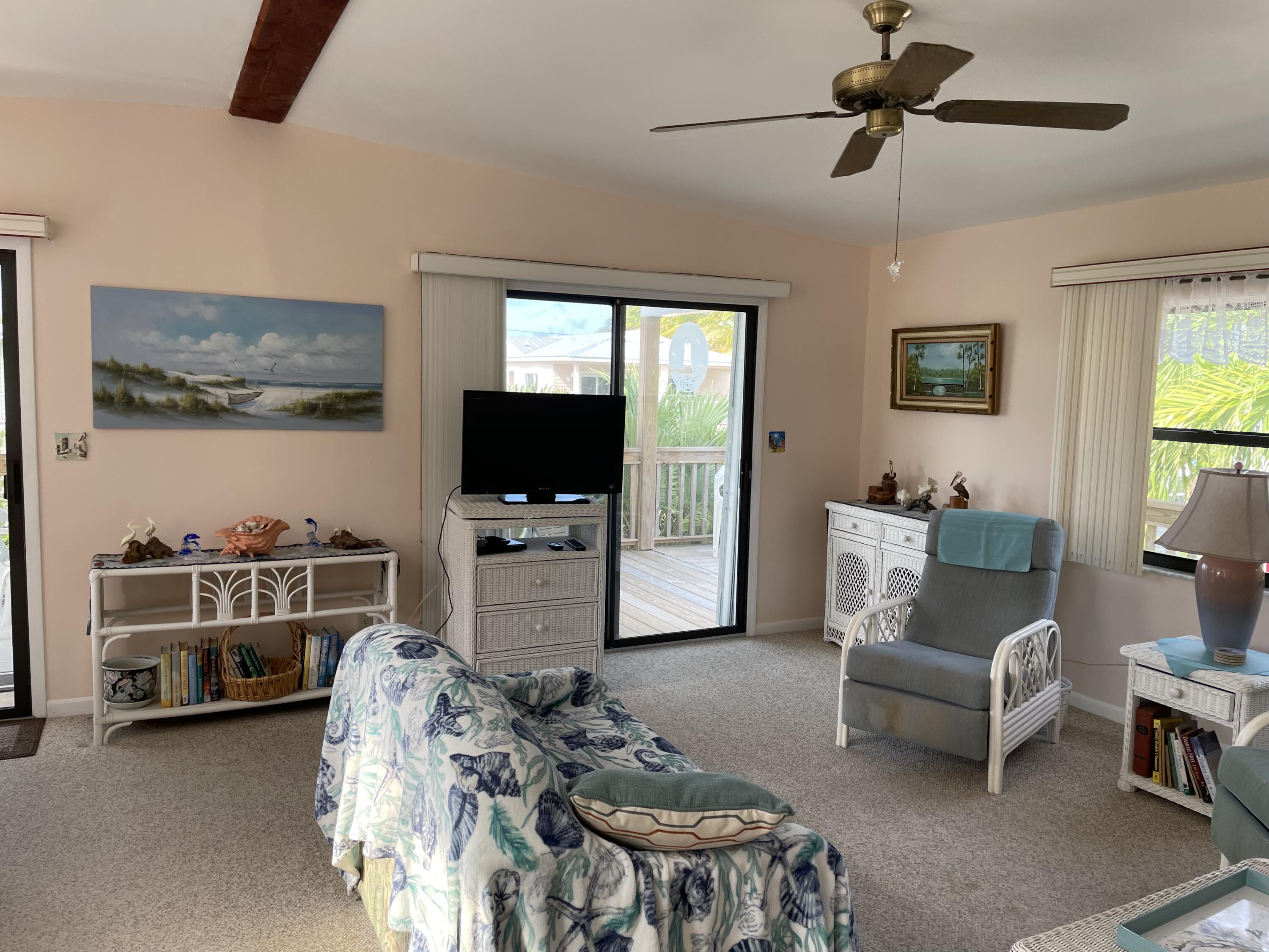 274 Blackbeard Road Summerland Key, FL 33042 - Photo 20 of 45 Living Room