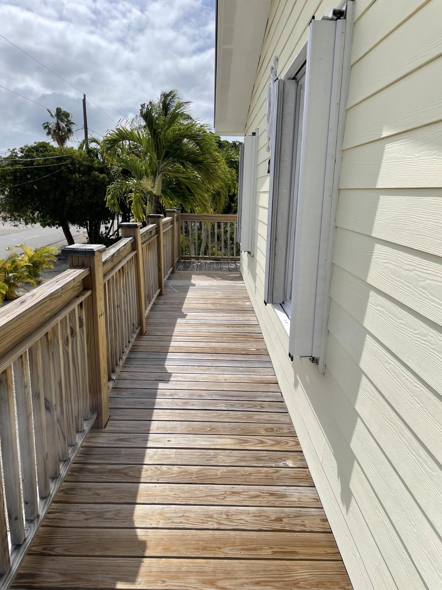 274 Blackbeard Road Summerland Key, FL 33042 - Photo 33 of 45 Wrap Balcony