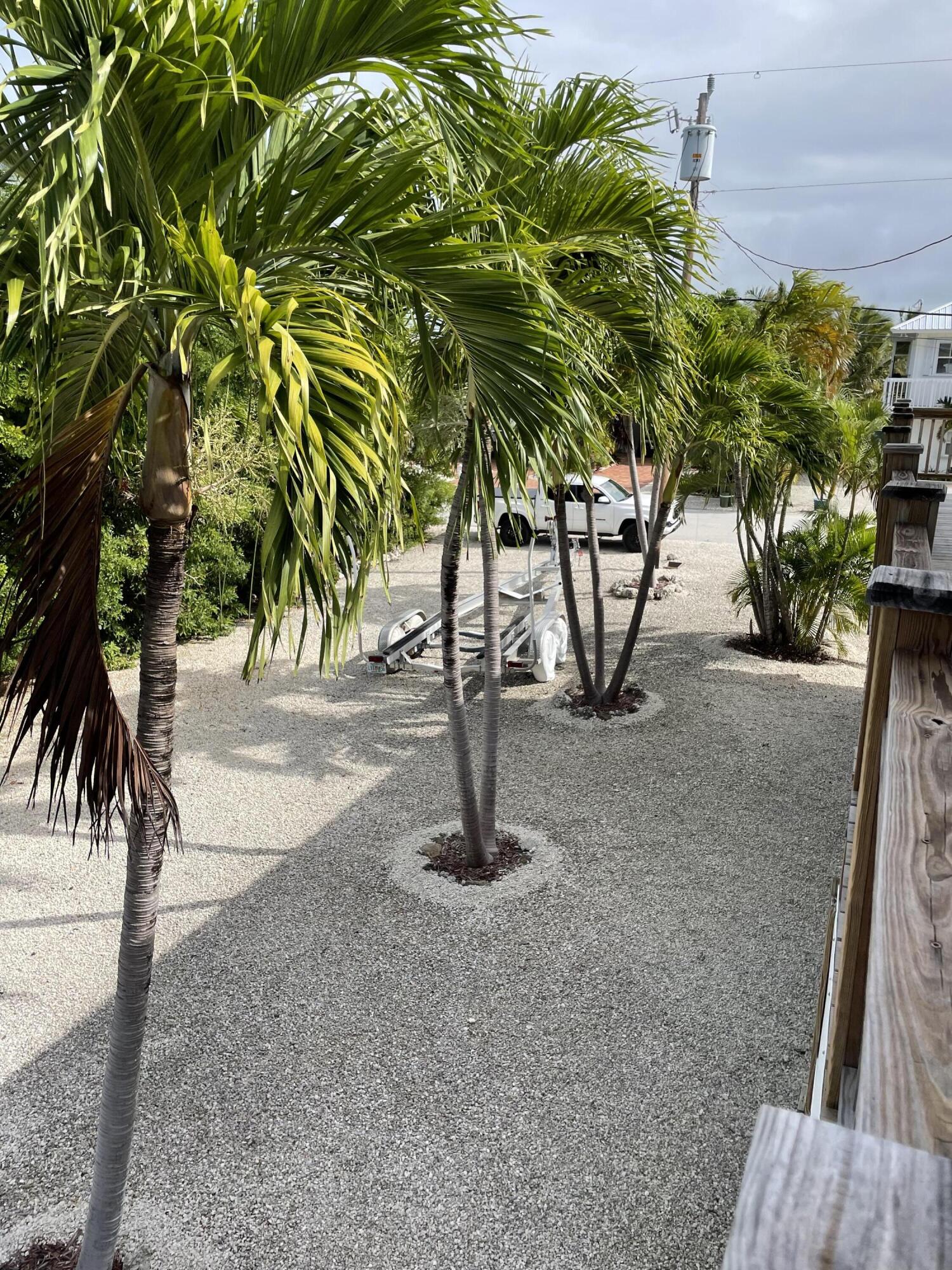 274 Blackbeard Road Summerland Key, FL 33042 - Photo 35 of 45 R/V or Boat Parking