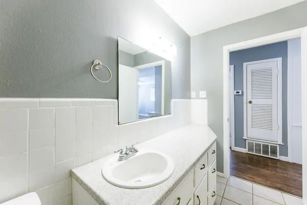 $1,295 | 5426 25th Street, Lubbock, TX 79407