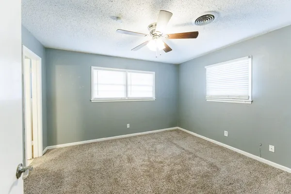 $1,295 | 5426 25th Street, Lubbock, TX 79407