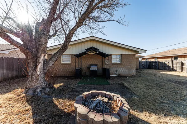 $1,295 | 5426 25th Street, Lubbock, TX 79407