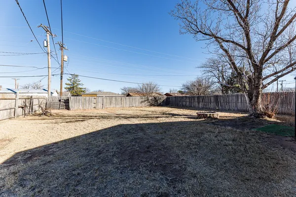 $1,295 | 5426 25th Street, Lubbock, TX 79407