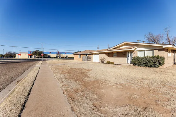 $1,295 | 5426 25th Street, Lubbock, TX 79407