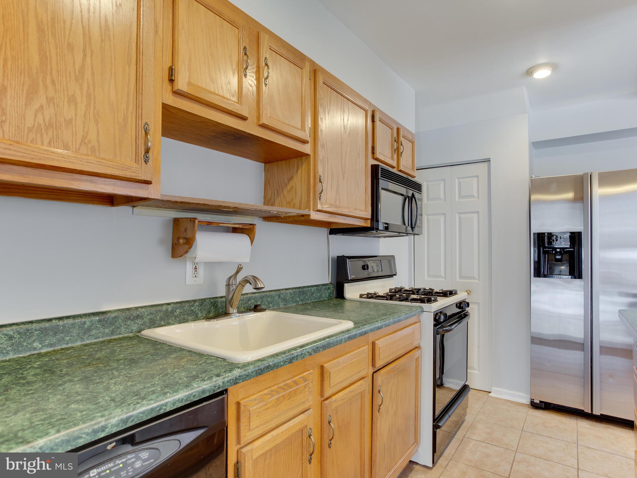 811 Middlesex Road Baltimore, MD 21221 - Photo 14 of 35 GAS RANGE