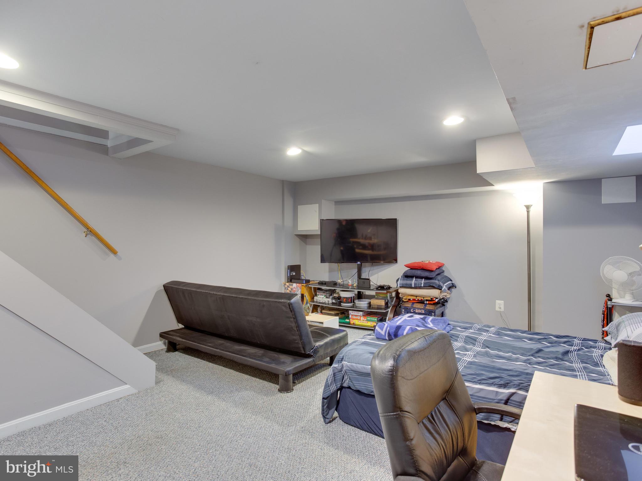 811 Middlesex Road Baltimore, MD 21221 - Photo 29 of 35 RECESSED LIGHTING