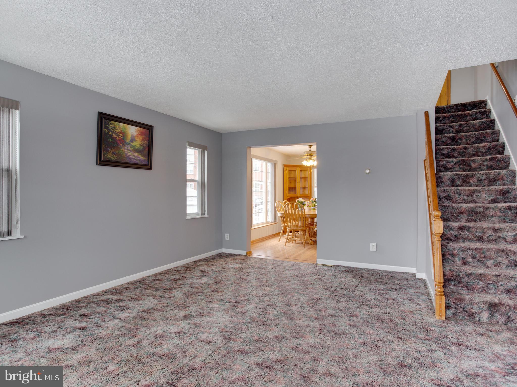 811 Middlesex Road Baltimore, MD 21221 - Photo 5 of 35 LARGE LIVING ROOM