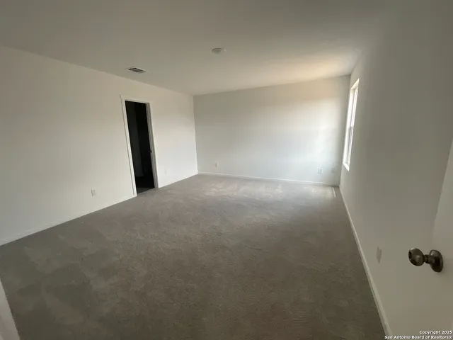 $1,650 | 112 Autumn Trail, Floresville, TX 78114