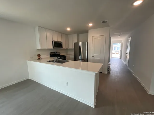 $1,650 | 112 Autumn Trail, Floresville, TX 78114